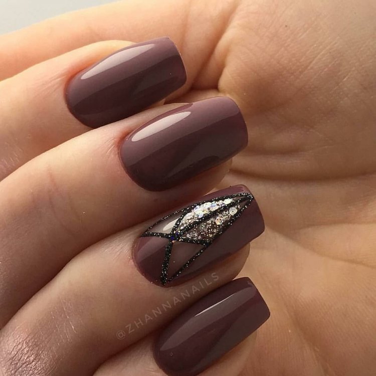 Маникюр глубокий темный синий