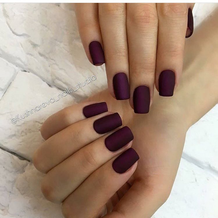 Матовий манікюр кольору марсала - 62 фото