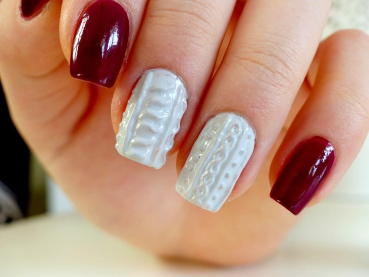 Красный вязаный маникюр