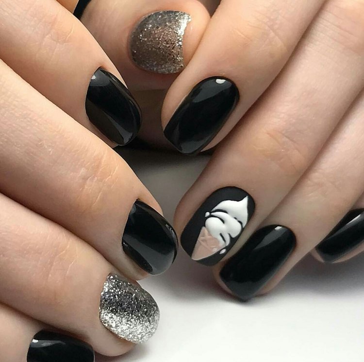 Черный маникюр
