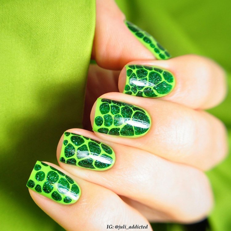 Маникюр с черепашкой