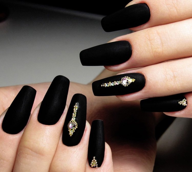 Нарощенные ногти черного цвета
