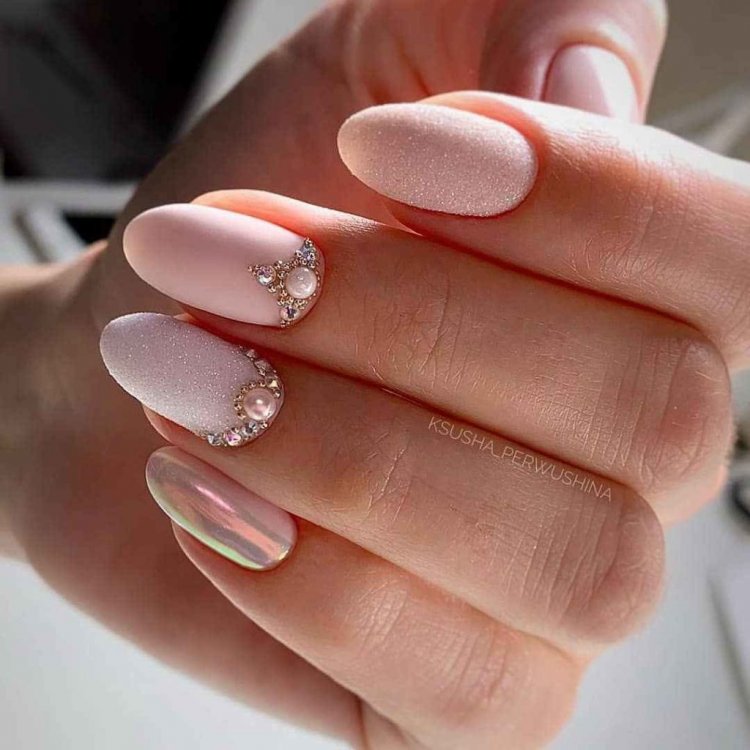 Маникюр пудрового цвета