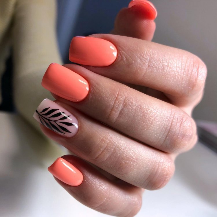 Коралловый маникюр с веточкой