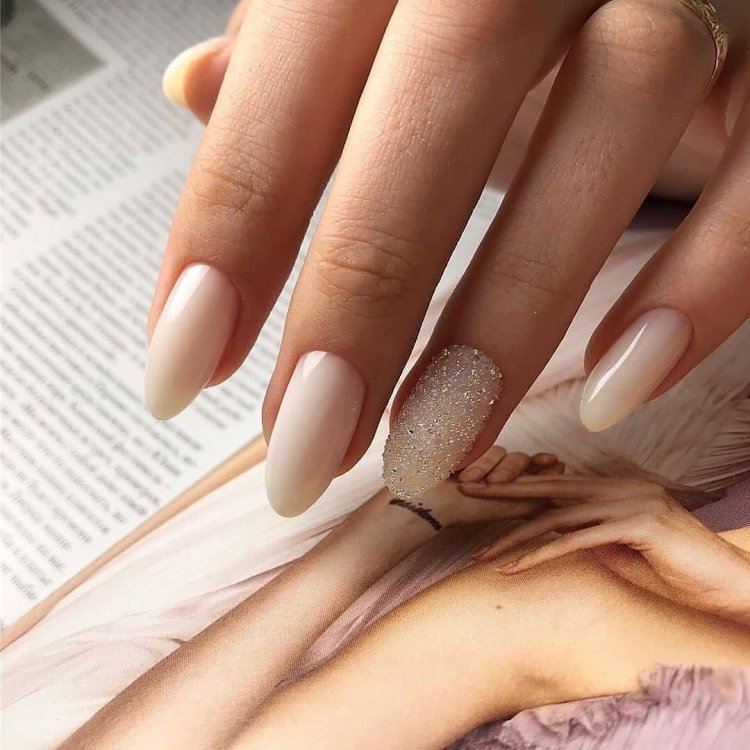 Маникюр нюд