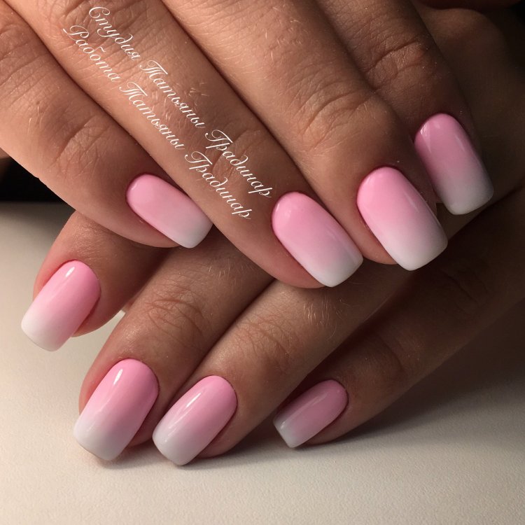 Рожевий манікюр з білим