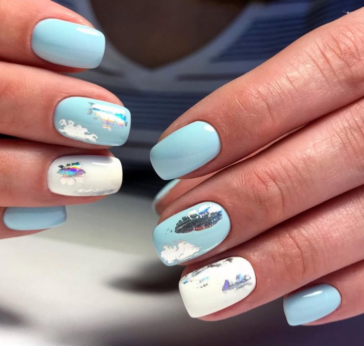 Голубые ногти