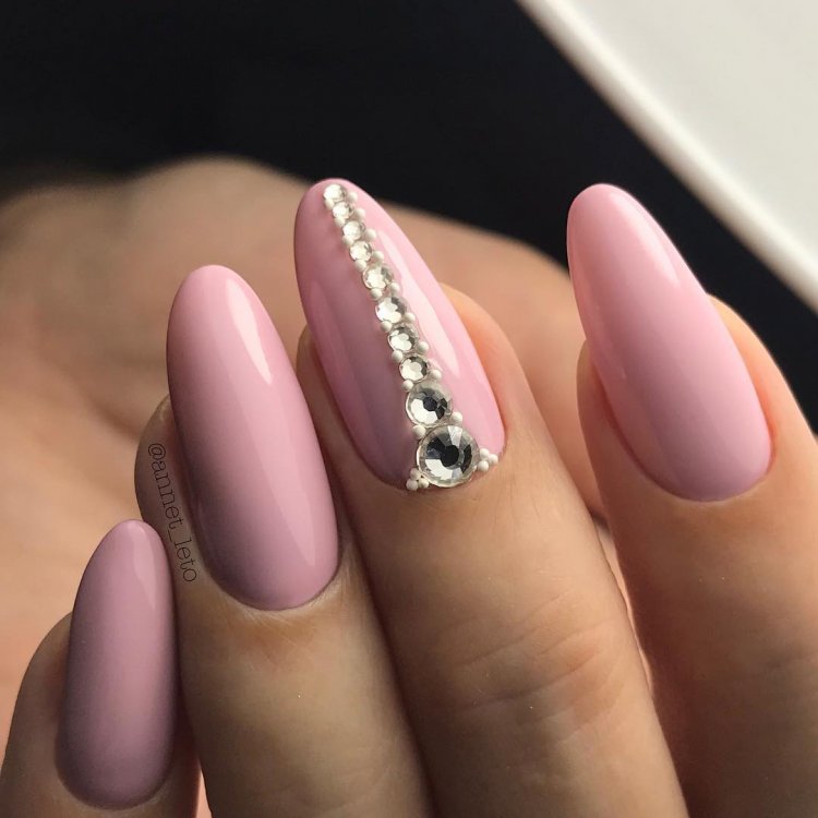 Овальні нігті