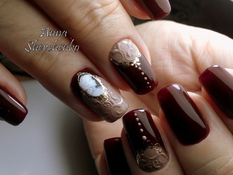 Красивий коричневий манікюр