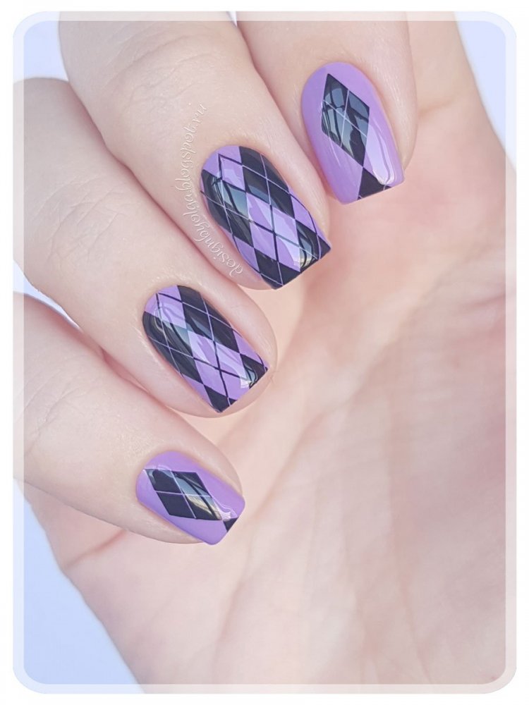 Ромбы на ногтях