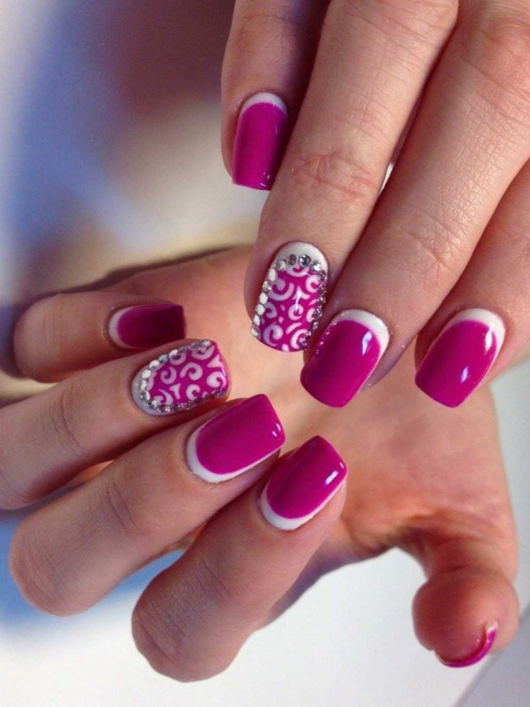 Красиві малинові нігті