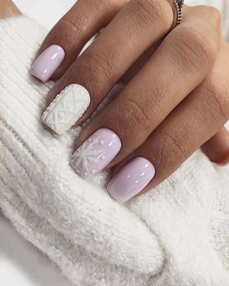 Нежный маникюр зима