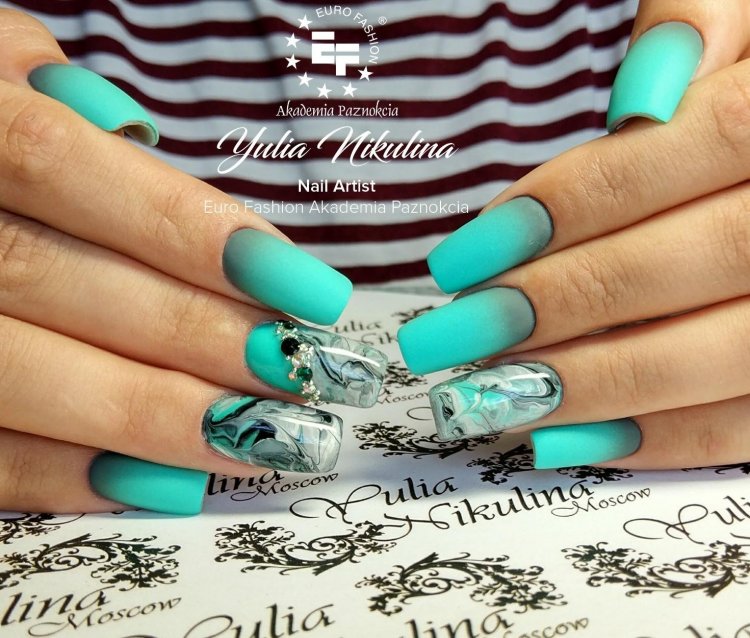 Манікюр колір бірюза