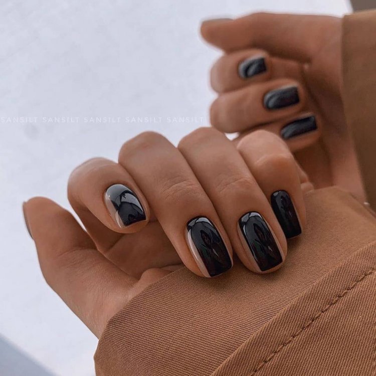 Маникюр коричневый Минимализм