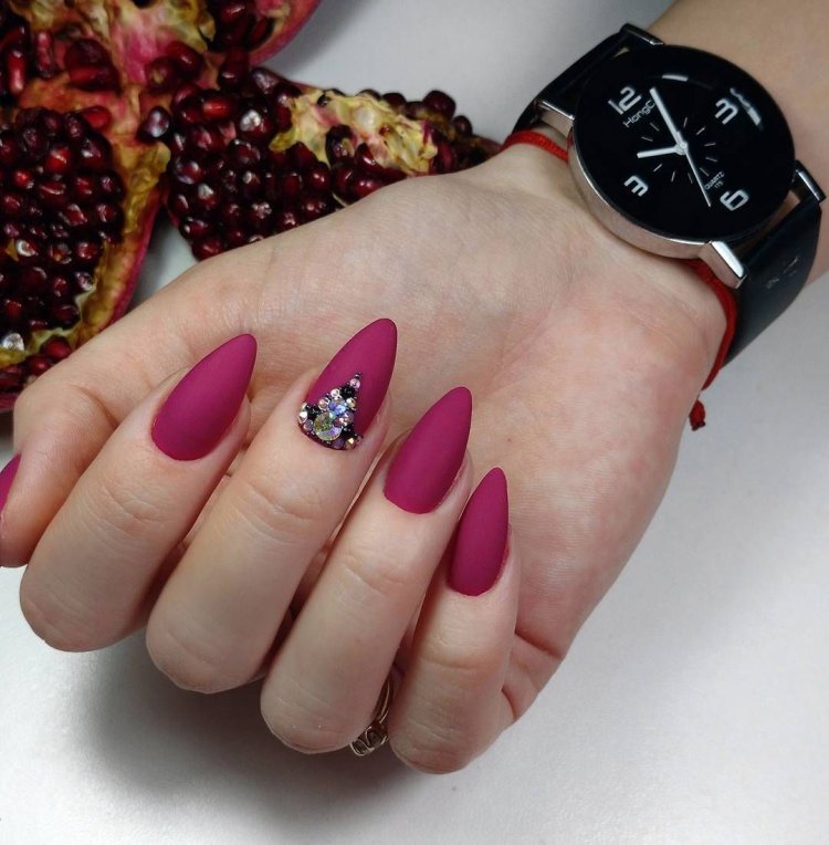 Ногти Кайли Дженнер