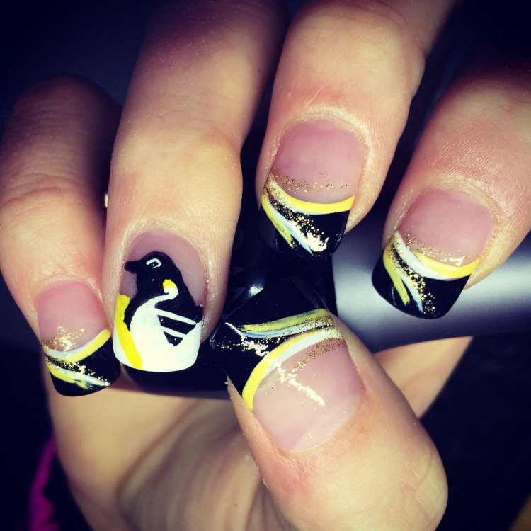 Красно синий маникюр