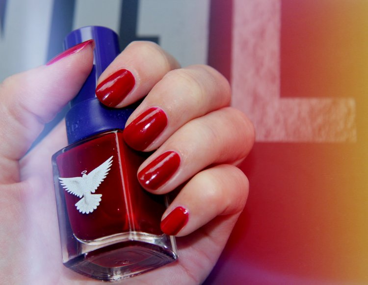 Christina Fitzgerald красный лак