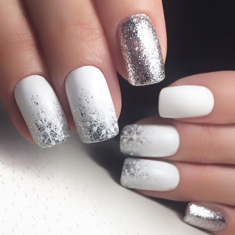 Маникюр блёстки