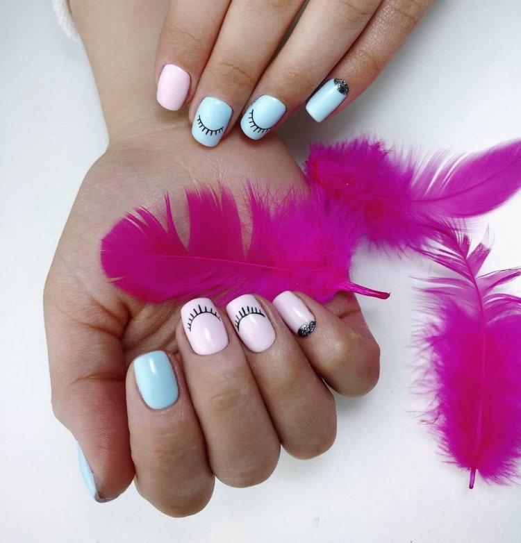 Манікюр з кольоровим пір'ям