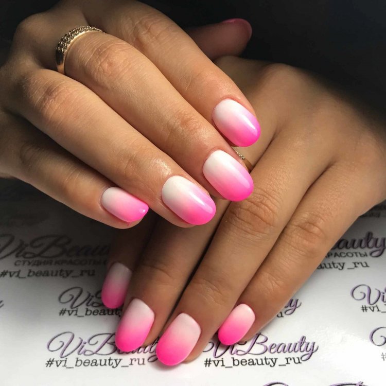 Манікюр омбре рожевий