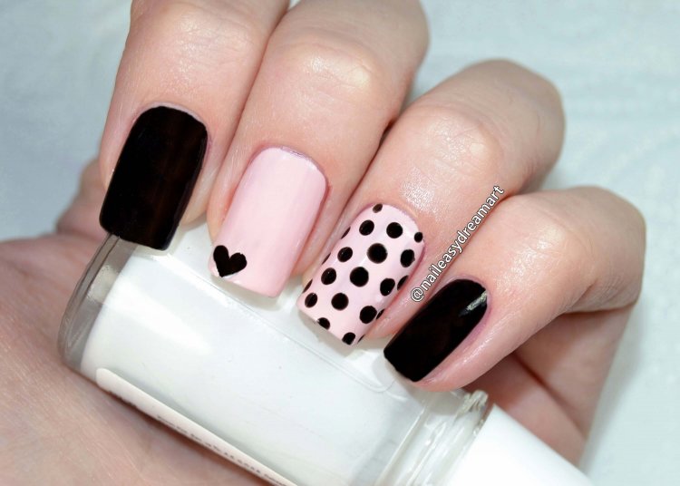 Красивый маникюр в горошек