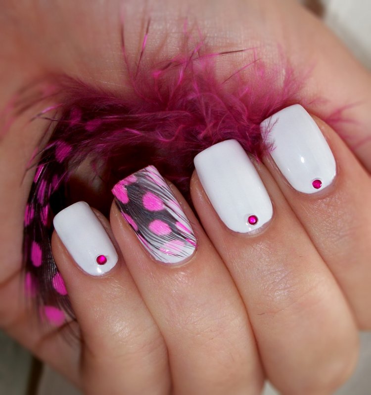 Манікюр з пером