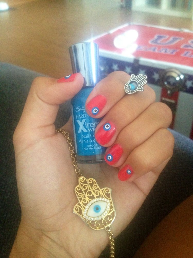 Манікюр котяче око зі стразами