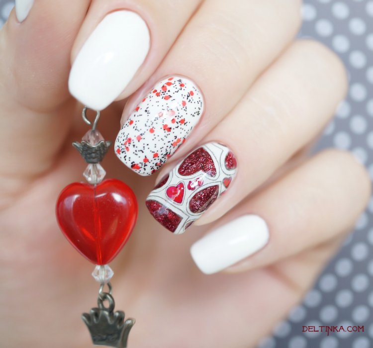 Белый маникюр с красным сердечком