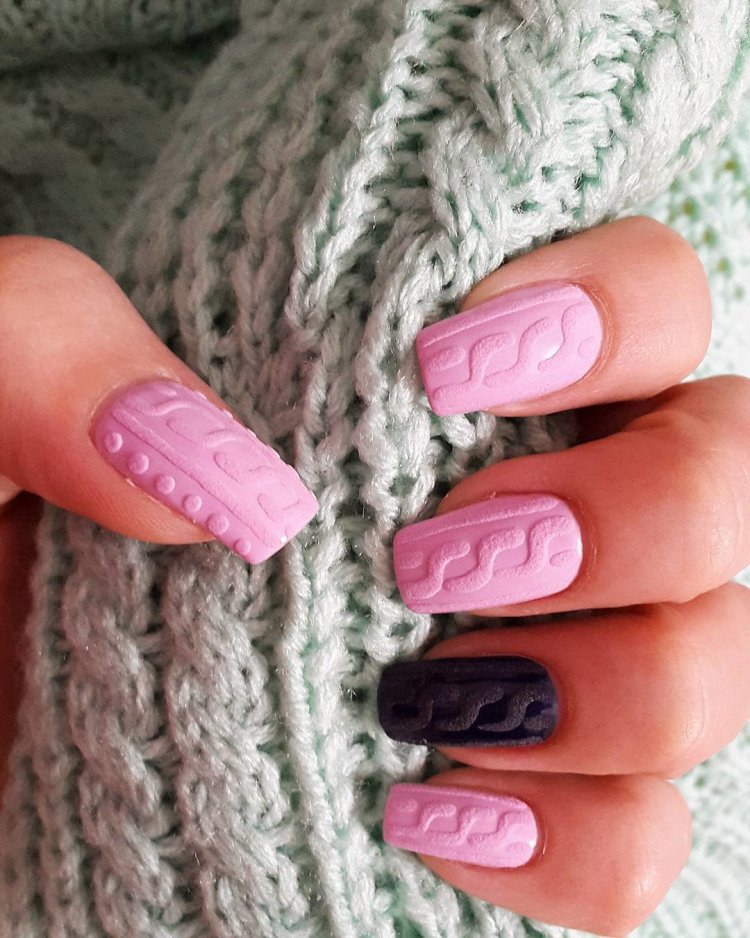 Зимний маникюр свитер