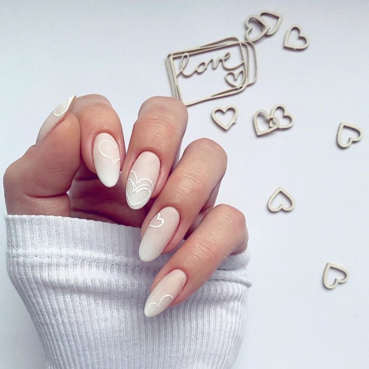 Маникюр с сердечками