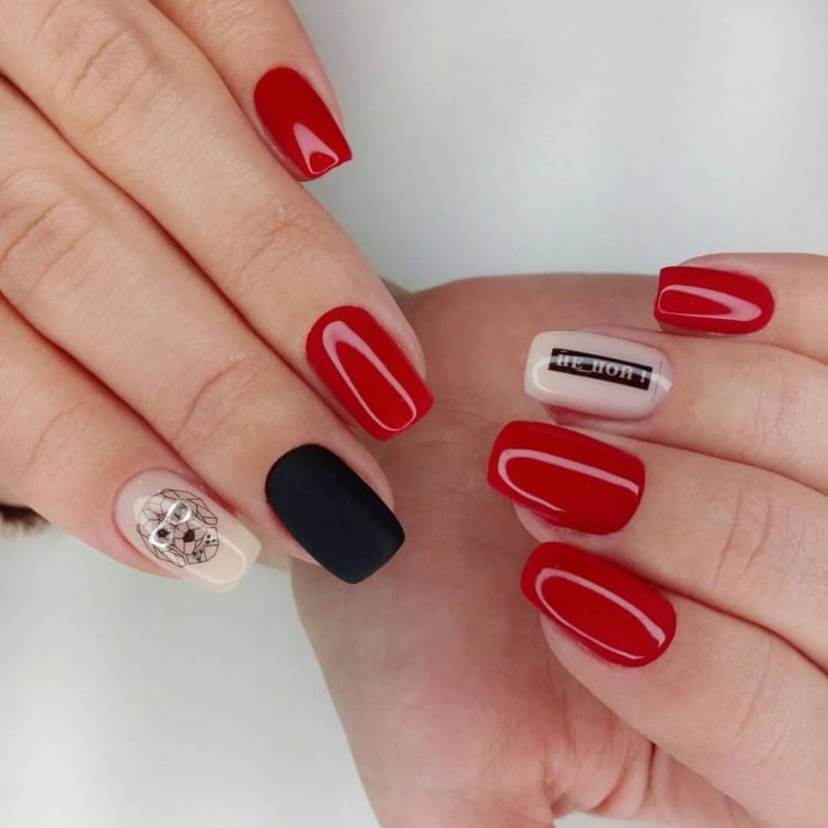 Червоні квадратні нігті