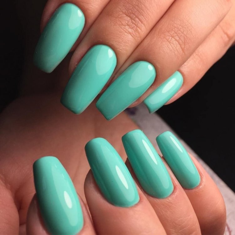 Манікюр колір бірюза