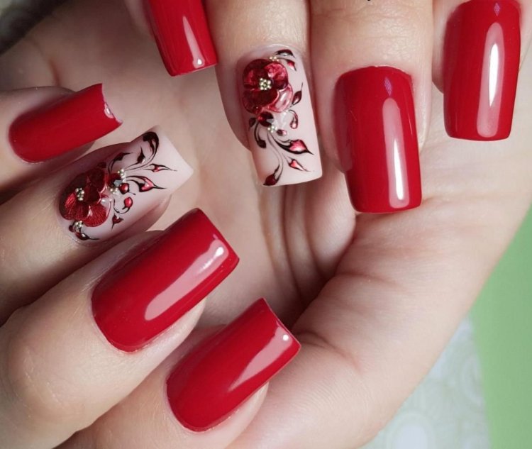 Червоні квадратні нігті