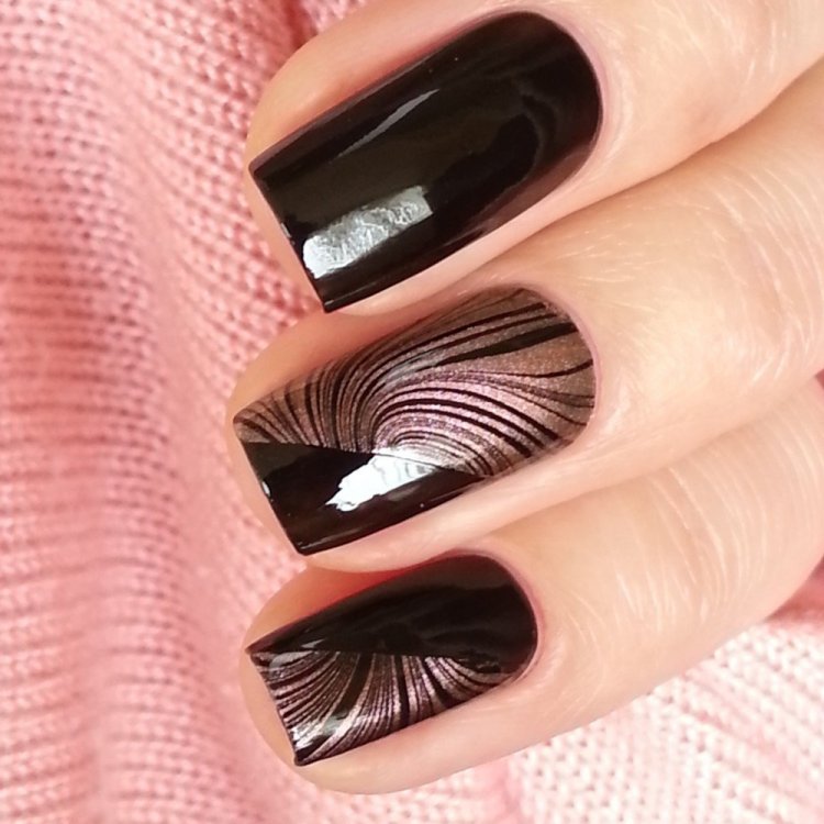 Ногти черный с коричневым