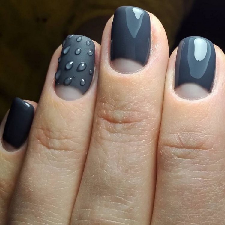 Серый лунный маникюр