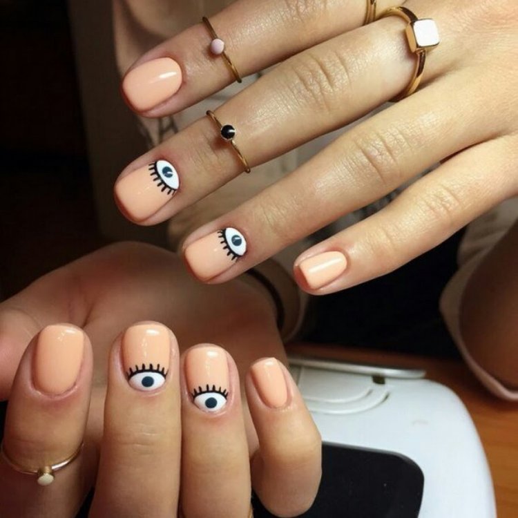 Манікюр з очима