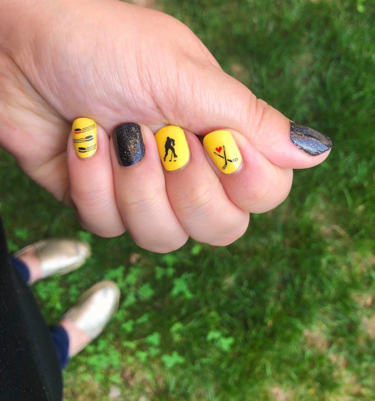 Хоккейный маникюр