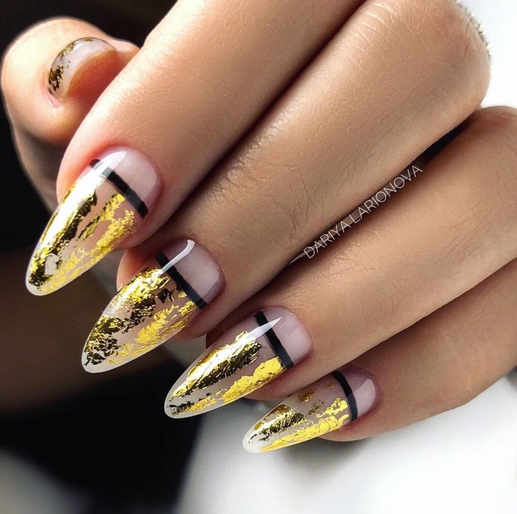 Маникюр с ромбами и блестками - 41 фото