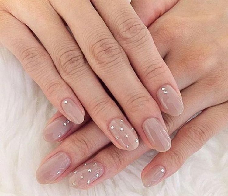 Бежевый маникюр