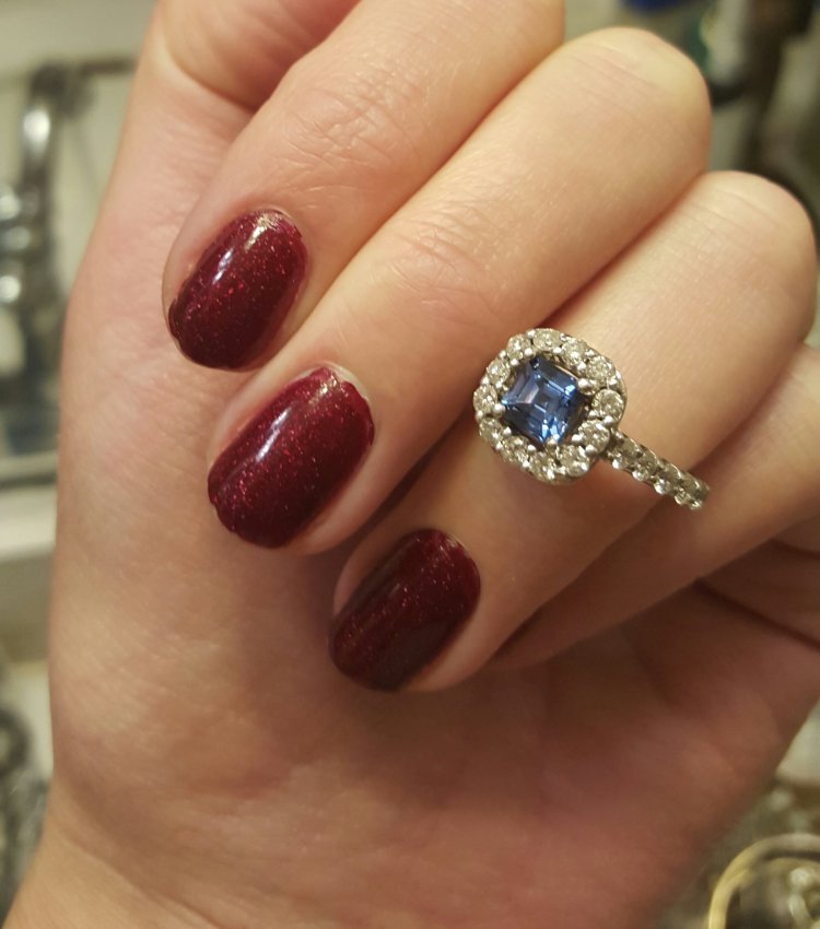 Маникюр под сапфир