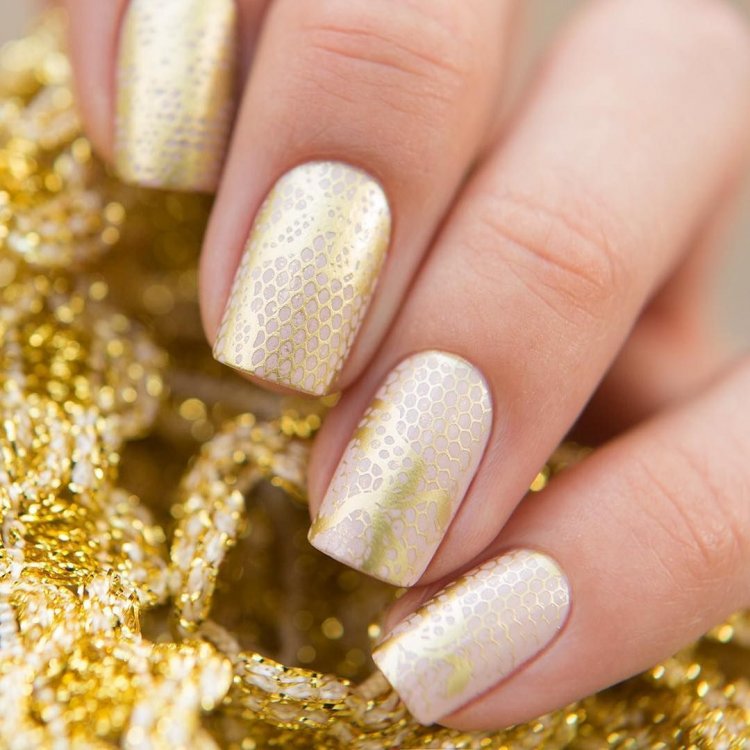 Золотий манікюр