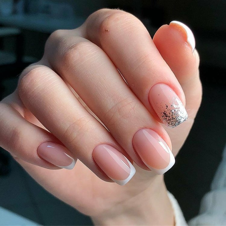 Нежный маникюр на короткие