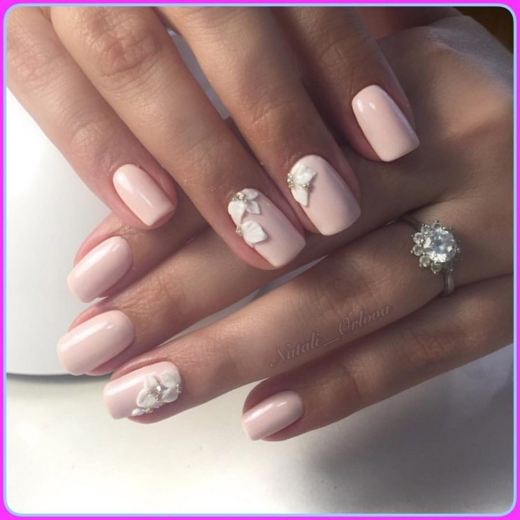 Свадебный маникюр розовый