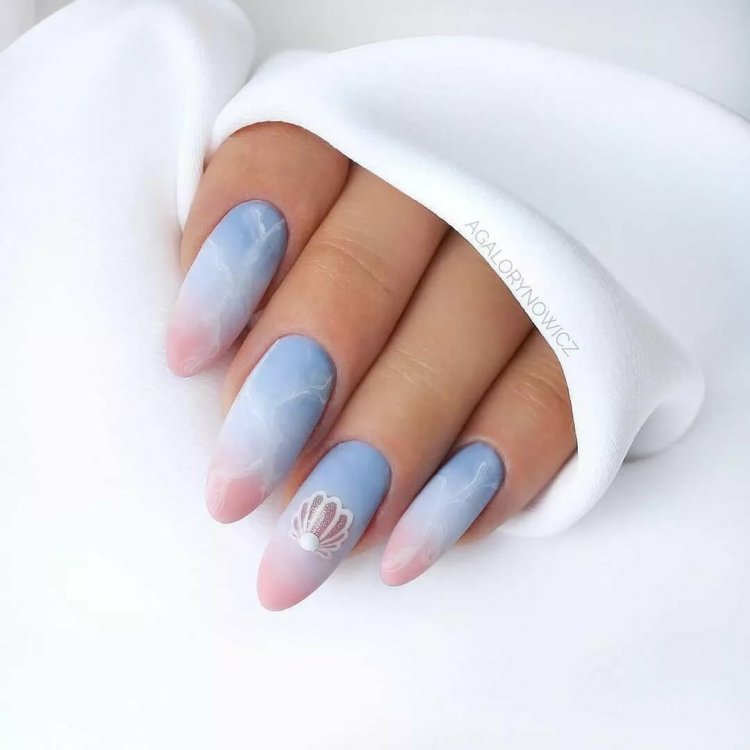 Матровий блакитний манікюр
