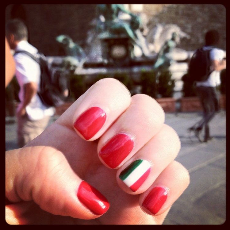 Манікюр з італійською тематикою