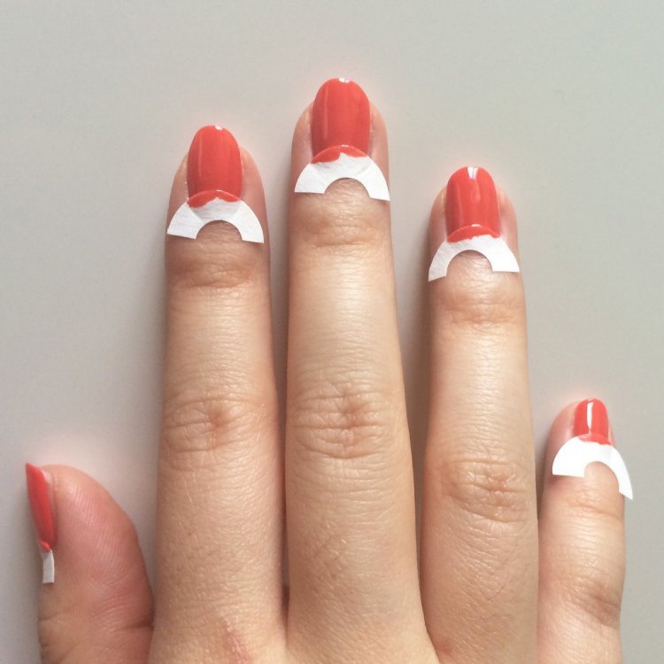 Французский маникюр на половину