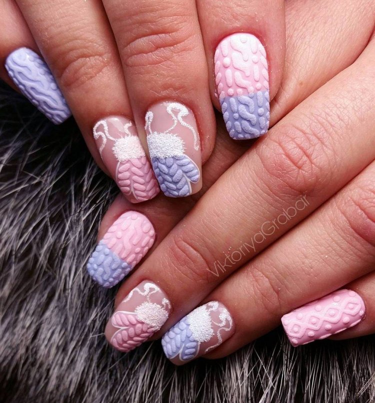 Зимний маникюр объемный