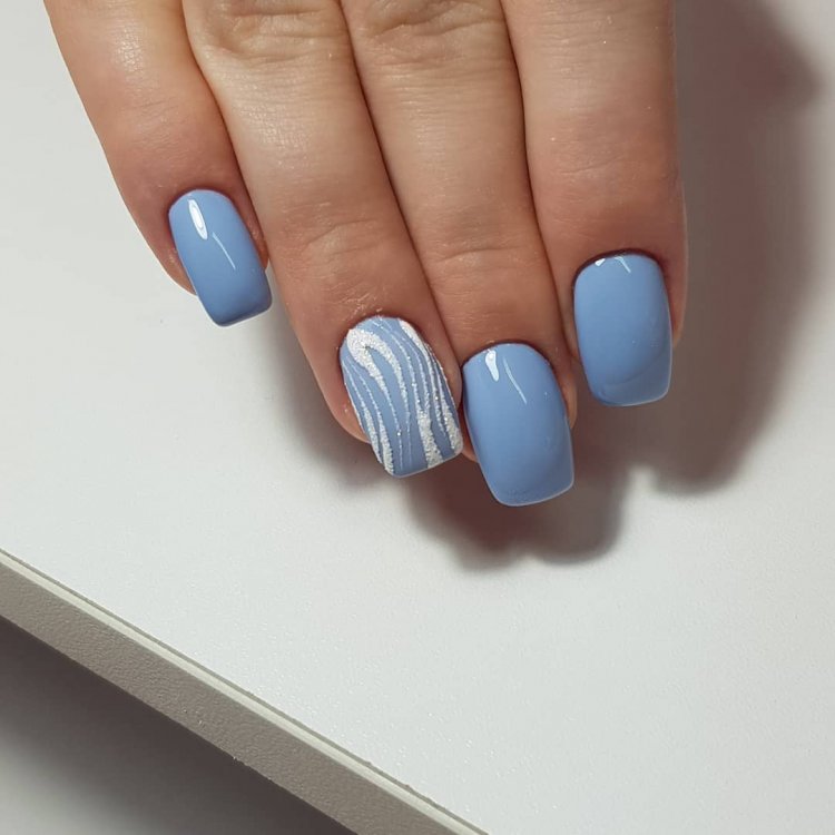 Маникюр в голубых тонах 2021