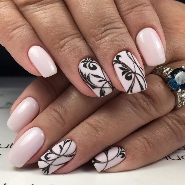 Красивий манікюр з візерунками