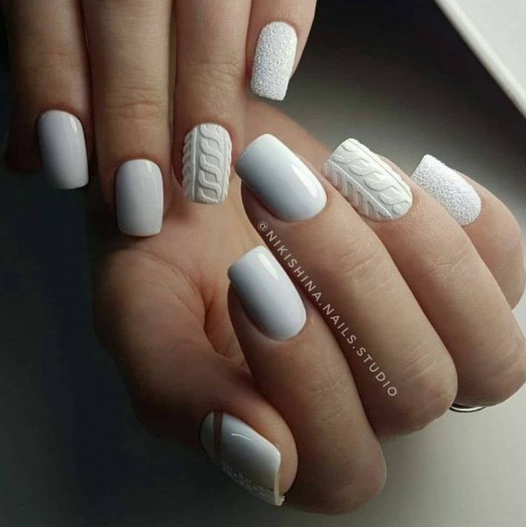 Маникюр светлый вязаный